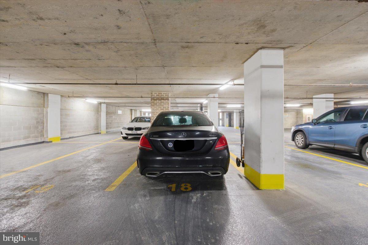 1800 OLD MEADOW RD #1204, MCLEAN, Virginia 22102, 2 Bedrooms Bedrooms, ,2 BathroomsBathrooms,Residential,For sale,1800 OLD MEADOW RD #1204,VAFX2295030 MLS # VAFX2295030