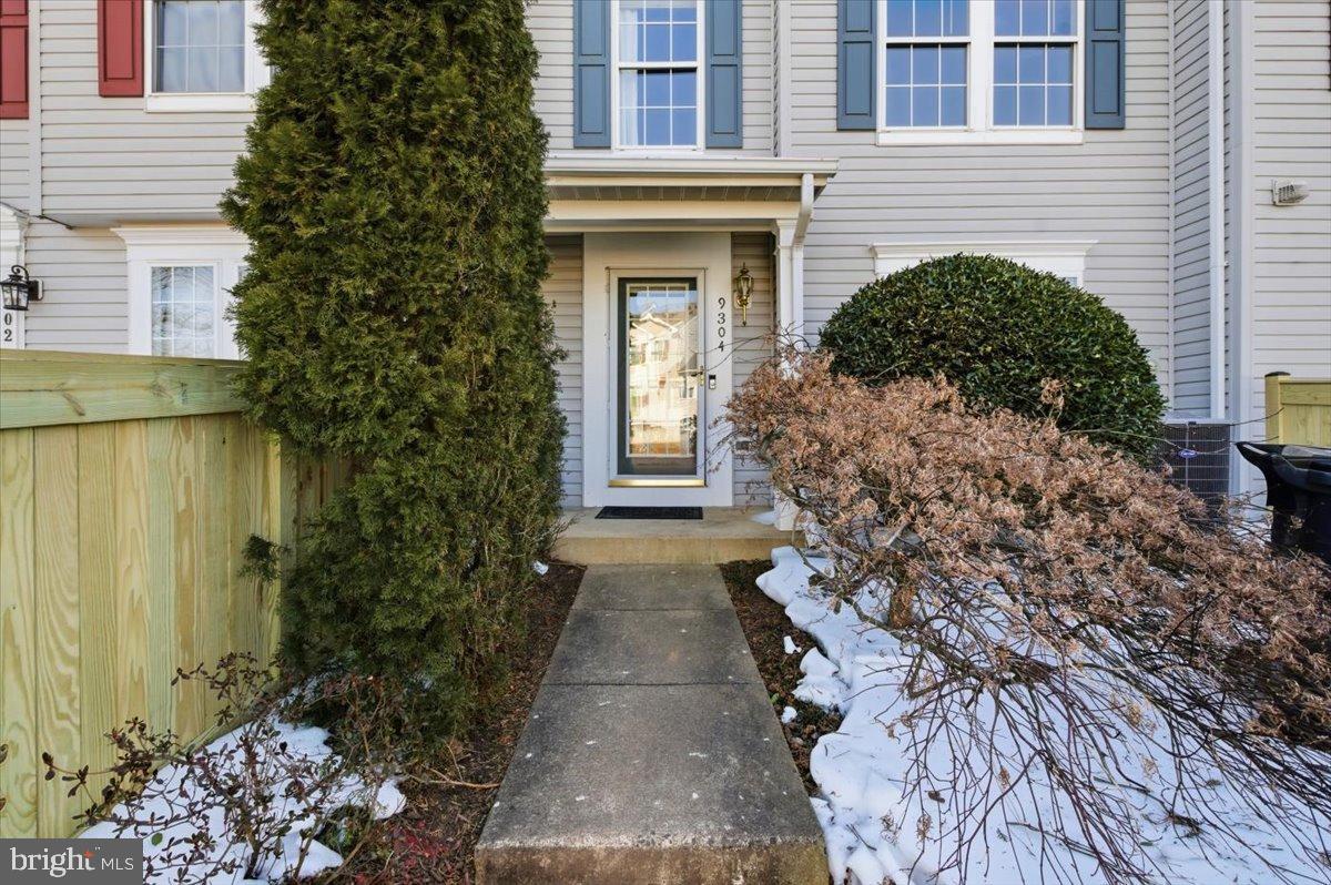 9304 WITCH HAZEL WAY, MANASSAS, Virginia 20110, 3 Bedrooms Bedrooms, 6 Rooms Rooms,2 BathroomsBathrooms,Residential,For sale,9304 WITCH HAZEL WAY,VAMN2010370 MLS # VAMN2010370