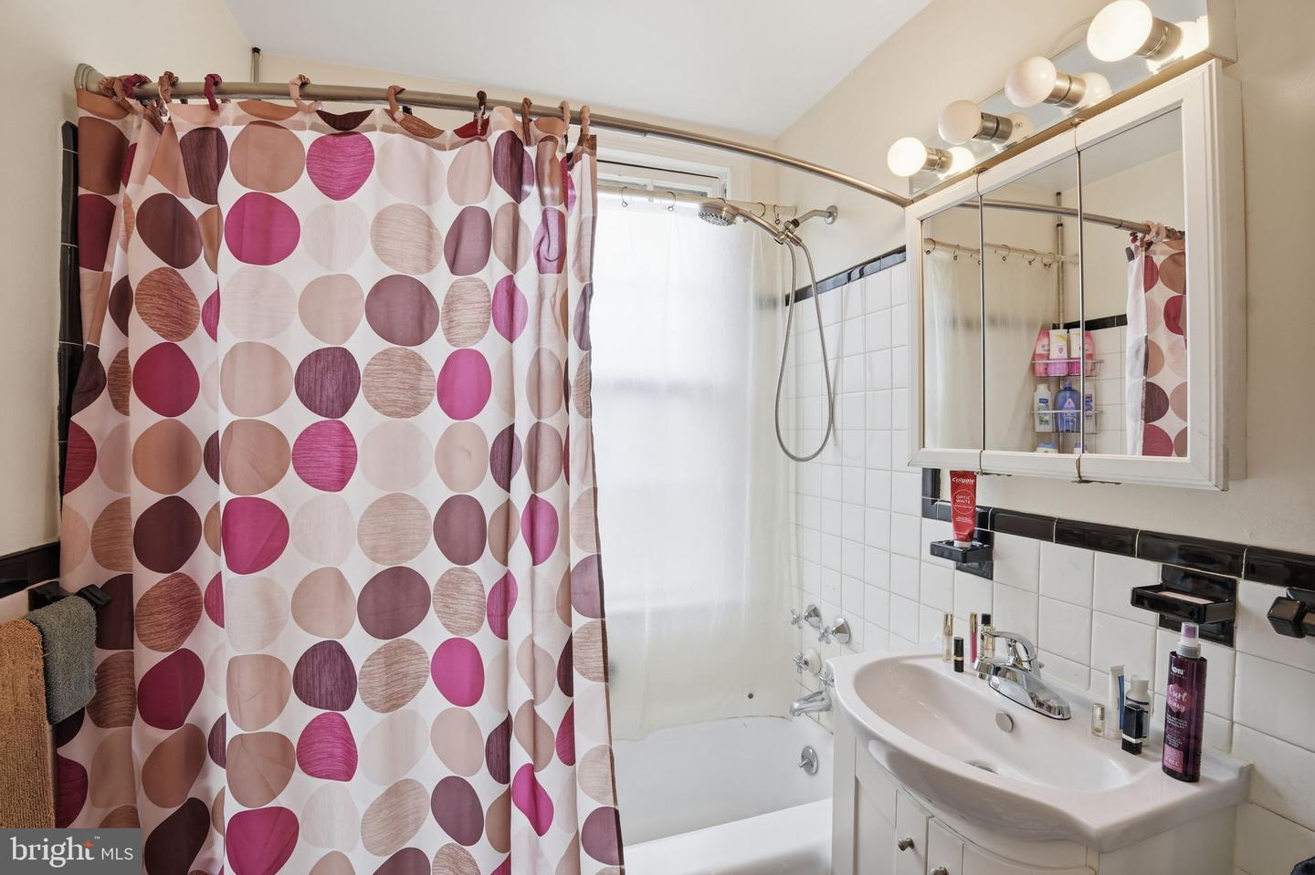 2712 ORDWAY ST NW #4, WASHINGTON, District Of Columbia 20008, 1 Bedroom Bedrooms, ,1 BathroomBathrooms,Residential,For sale,2712 ORDWAY ST NW #4,DCDC2249634 MLS # DCDC2249634