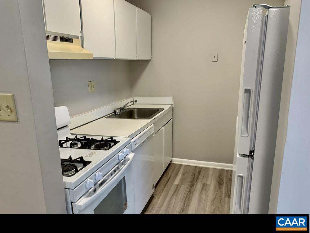 545 BURGOYNE RD #5, CHARLOTTESVILLE, Virginia 22901, 1 Bedroom Bedrooms, ,1 BathroomBathrooms,Residential,For sale,545 BURGOYNE RD #5,674124 MLS # 674124