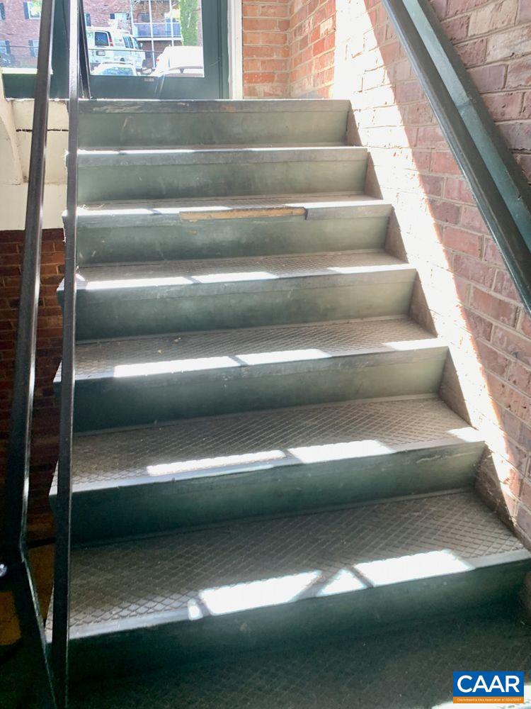 545 BURGOYNE RD #5, CHARLOTTESVILLE, Virginia 22901, 1 Bedroom Bedrooms, ,1 BathroomBathrooms,Residential,For sale,545 BURGOYNE RD #5,674124 MLS # 674124