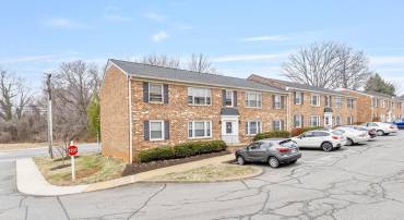 133 HESSIAN HILLS CIR #1, CHARLOTTESVILLE, Virginia 22901, 2 Bedrooms Bedrooms, ,1 BathroomBathrooms,Residential,For sale,133 HESSIAN HILLS CIR #1,674125 MLS # 674125