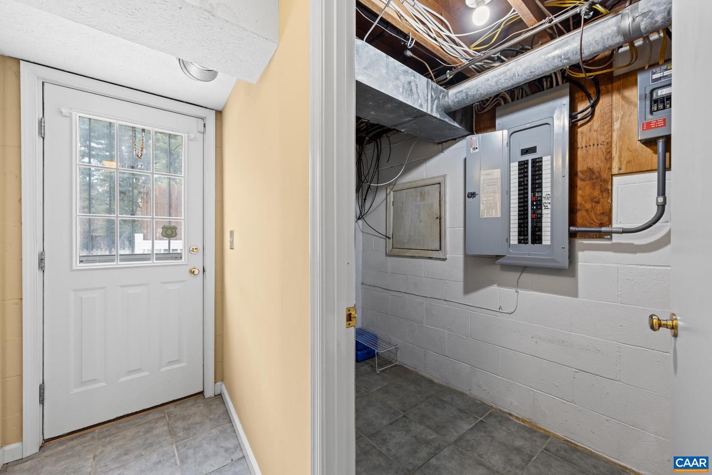 303 COPELAND DR, STAUNTON, Virginia 24401, 3 Bedrooms Bedrooms, ,2 BathroomsBathrooms,Residential,For sale,303 COPELAND DR,674131 MLS # 674131