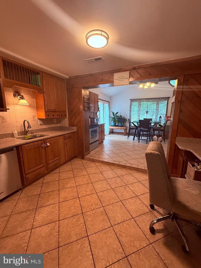 18318 SHARON RD, TRIANGLE, Virginia 22172, 3 Bedrooms Bedrooms, ,2 BathroomsBathrooms,Residential,For sale,18318 SHARON RD,VAPW2114292 MLS # VAPW2114292