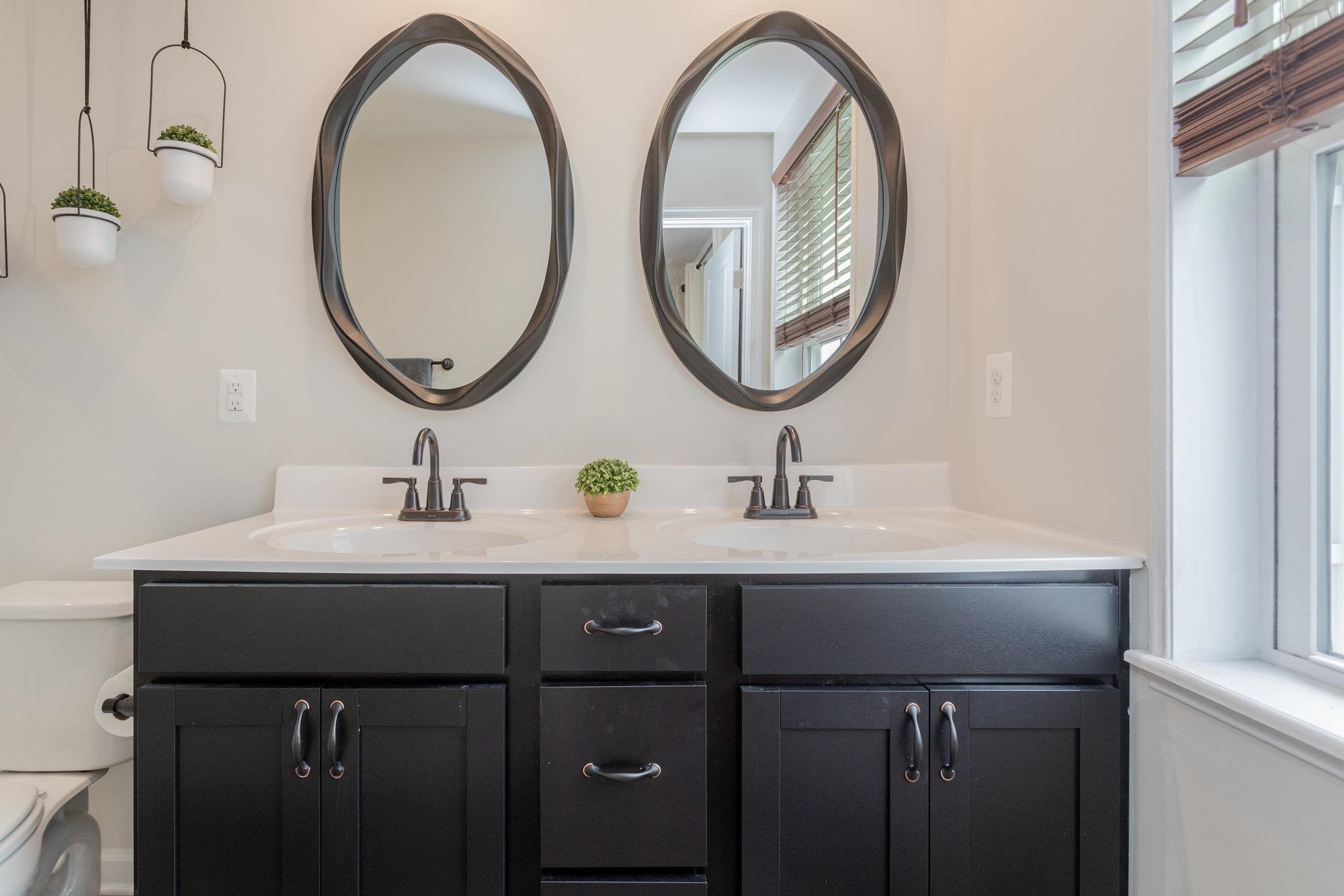 919 MACON AVE, GROTTOES, Virginia 24441, 4 Bedrooms Bedrooms, ,2 BathroomsBathrooms,Residential,919 MACON AVE,668309 MLS # 668309