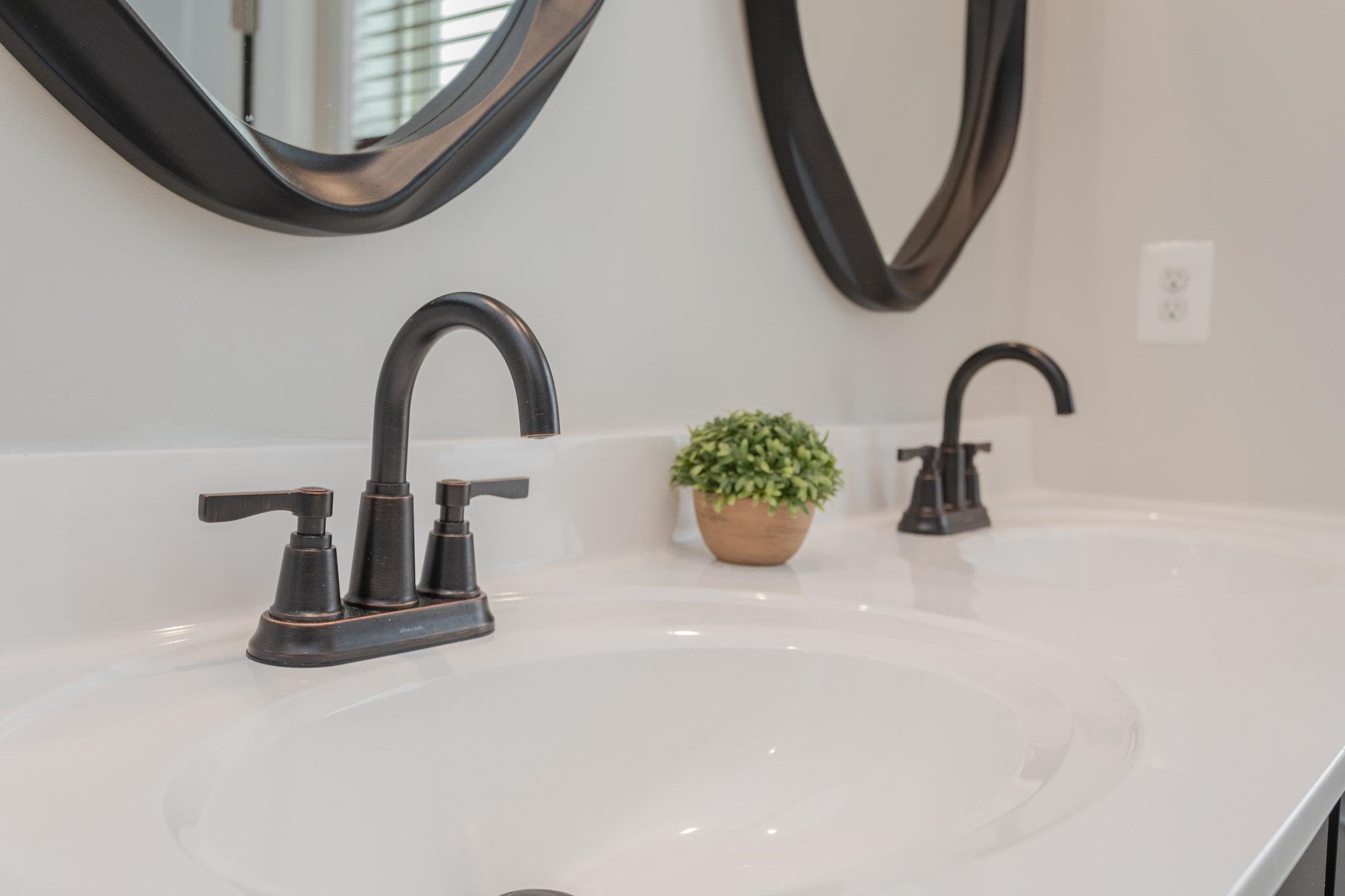 919 MACON AVE, GROTTOES, Virginia 24441, 4 Bedrooms Bedrooms, ,2 BathroomsBathrooms,Residential,919 MACON AVE,668309 MLS # 668309