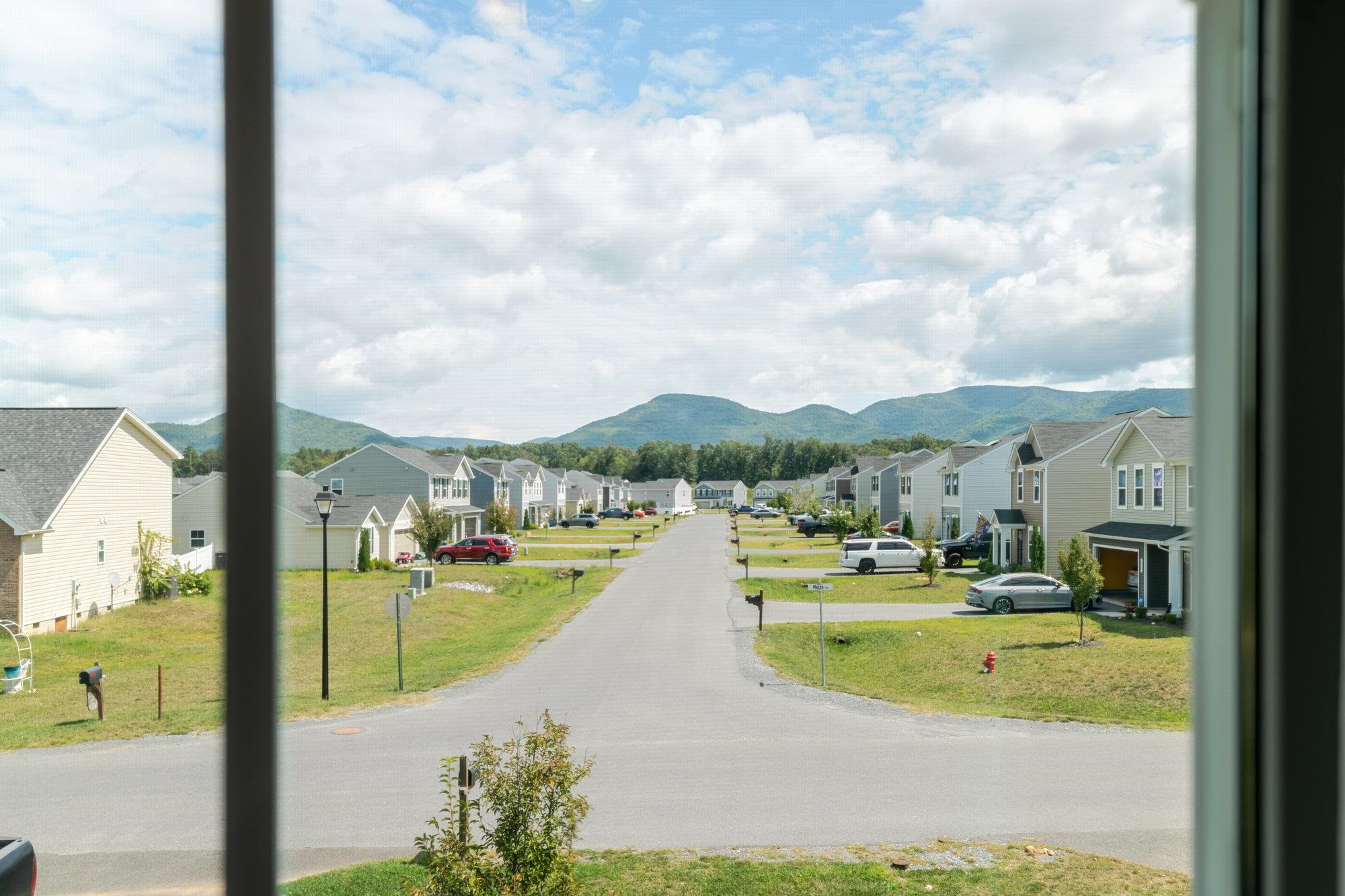 919 MACON AVE, GROTTOES, Virginia 24441, 4 Bedrooms Bedrooms, ,2 BathroomsBathrooms,Residential,919 MACON AVE,668309 MLS # 668309