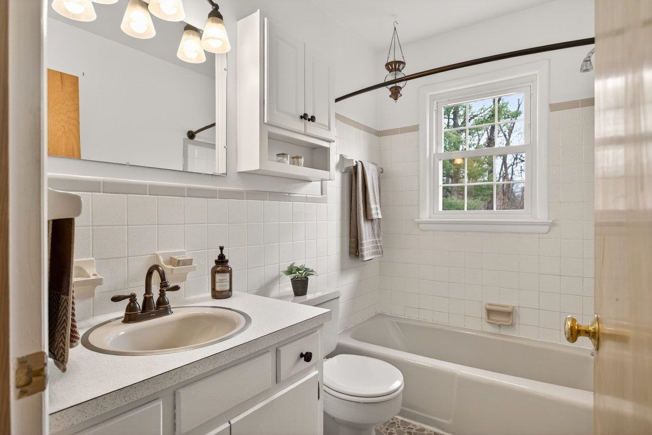 1186 NELSON DR, HARRISONBURG, Virginia 22801, 4 Bedrooms Bedrooms, ,2 BathroomsBathrooms,Residential,1186 NELSON DR,674162 MLS # 674162