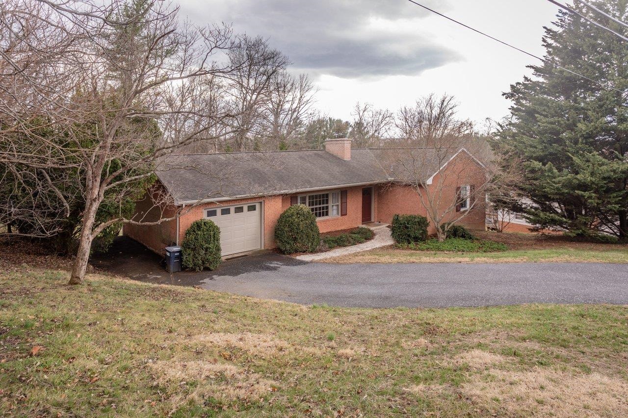 1186 NELSON DR, HARRISONBURG, Virginia 22801, 4 Bedrooms Bedrooms, ,2 BathroomsBathrooms,Residential,1186 NELSON DR,674162 MLS # 674162