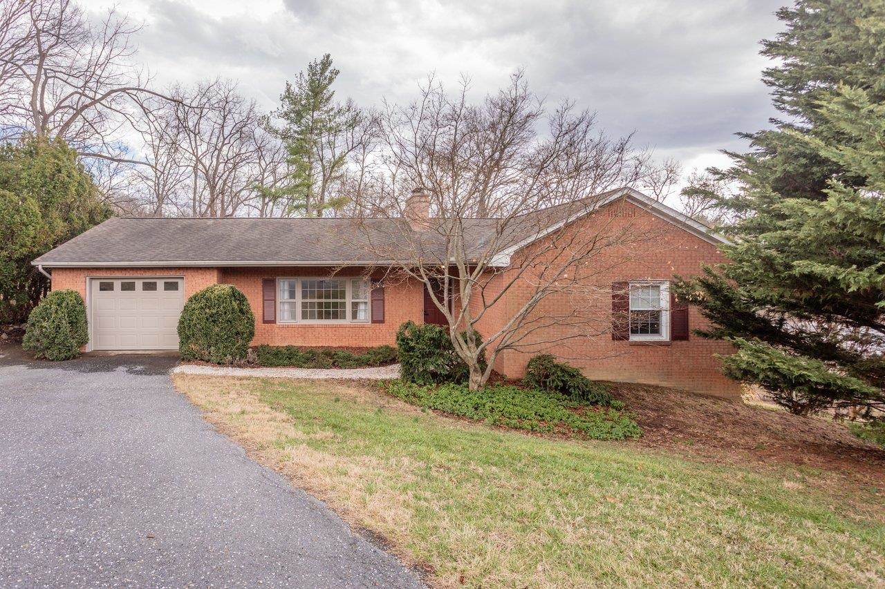 1186 NELSON DR, HARRISONBURG, Virginia 22801, 4 Bedrooms Bedrooms, ,2 BathroomsBathrooms,Residential,1186 NELSON DR,674162 MLS # 674162