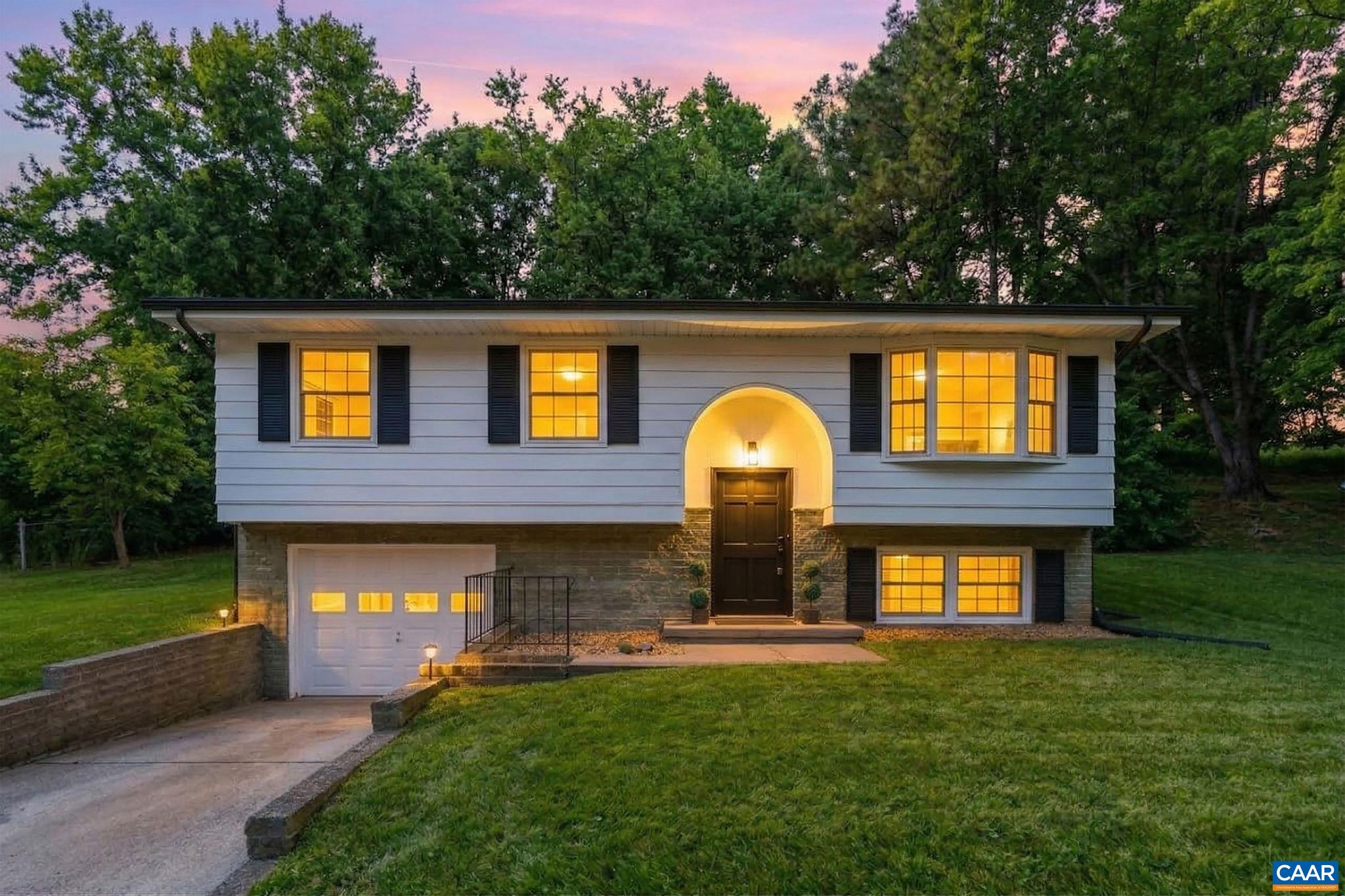 94 AUDUBON ST, STAUNTON, Virginia 24401, 3 Bedrooms Bedrooms, ,2 BathroomsBathrooms,Residential,94 AUDUBON ST,674174 MLS # 674174