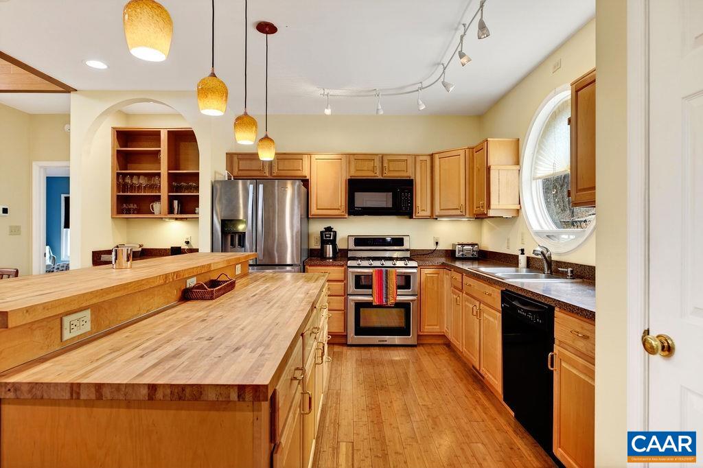 62 SUMMIT CT, ROSELAND, Virginia 22967, 3 Bedrooms Bedrooms, ,3 BathroomsBathrooms,Residential,62 SUMMIT CT,674175 MLS # 674175