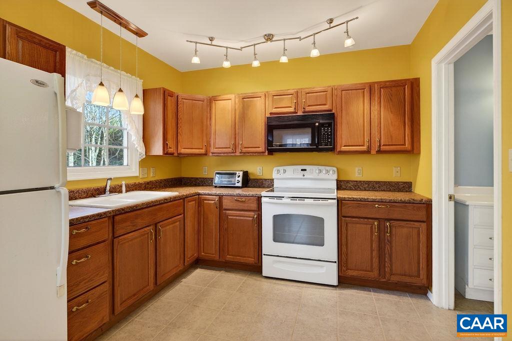 62 SUMMIT CT, ROSELAND, Virginia 22967, 3 Bedrooms Bedrooms, ,3 BathroomsBathrooms,Residential,62 SUMMIT CT,674175 MLS # 674175