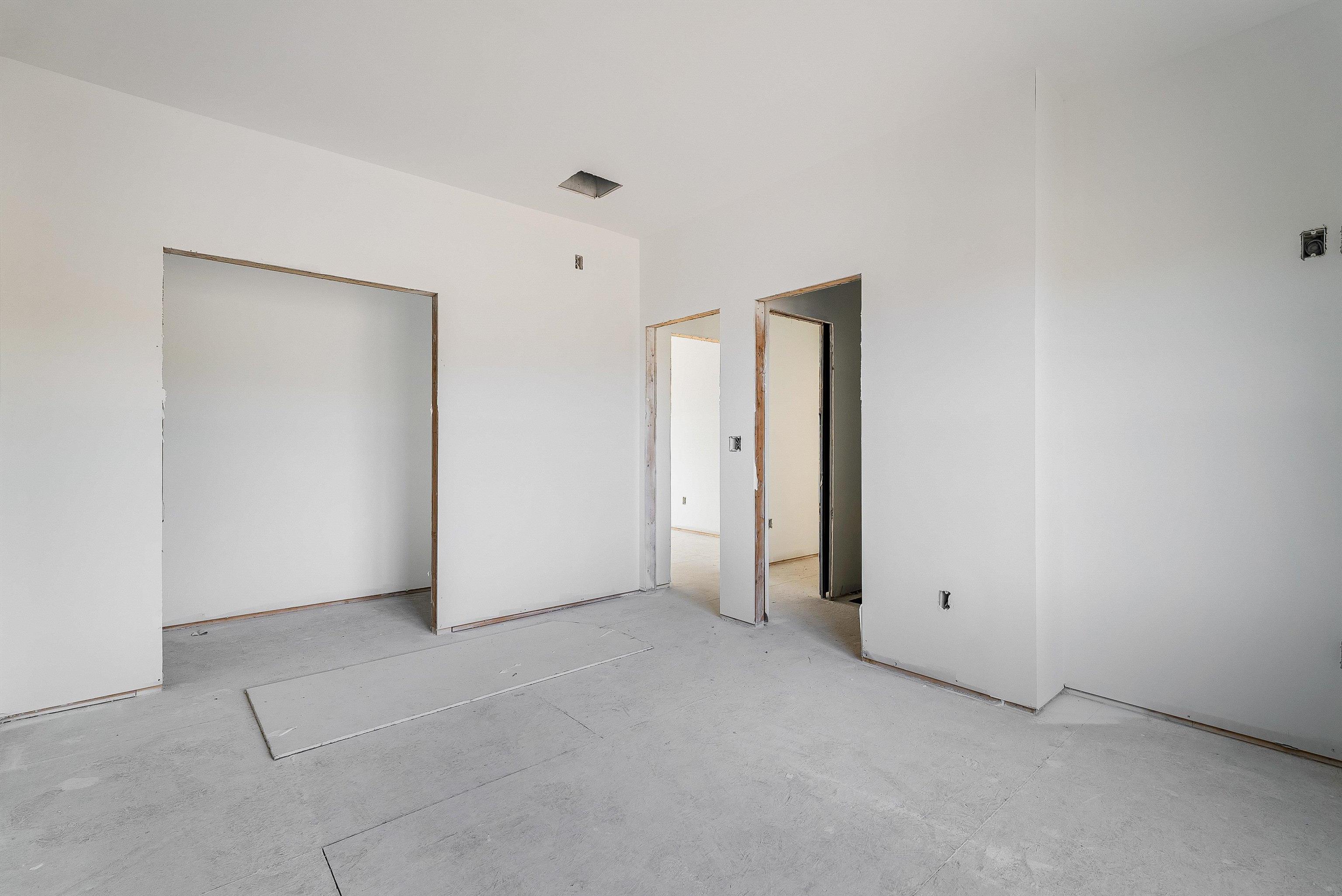 View with Recessed Niche in Room & Closet, Access To Bathroom #3