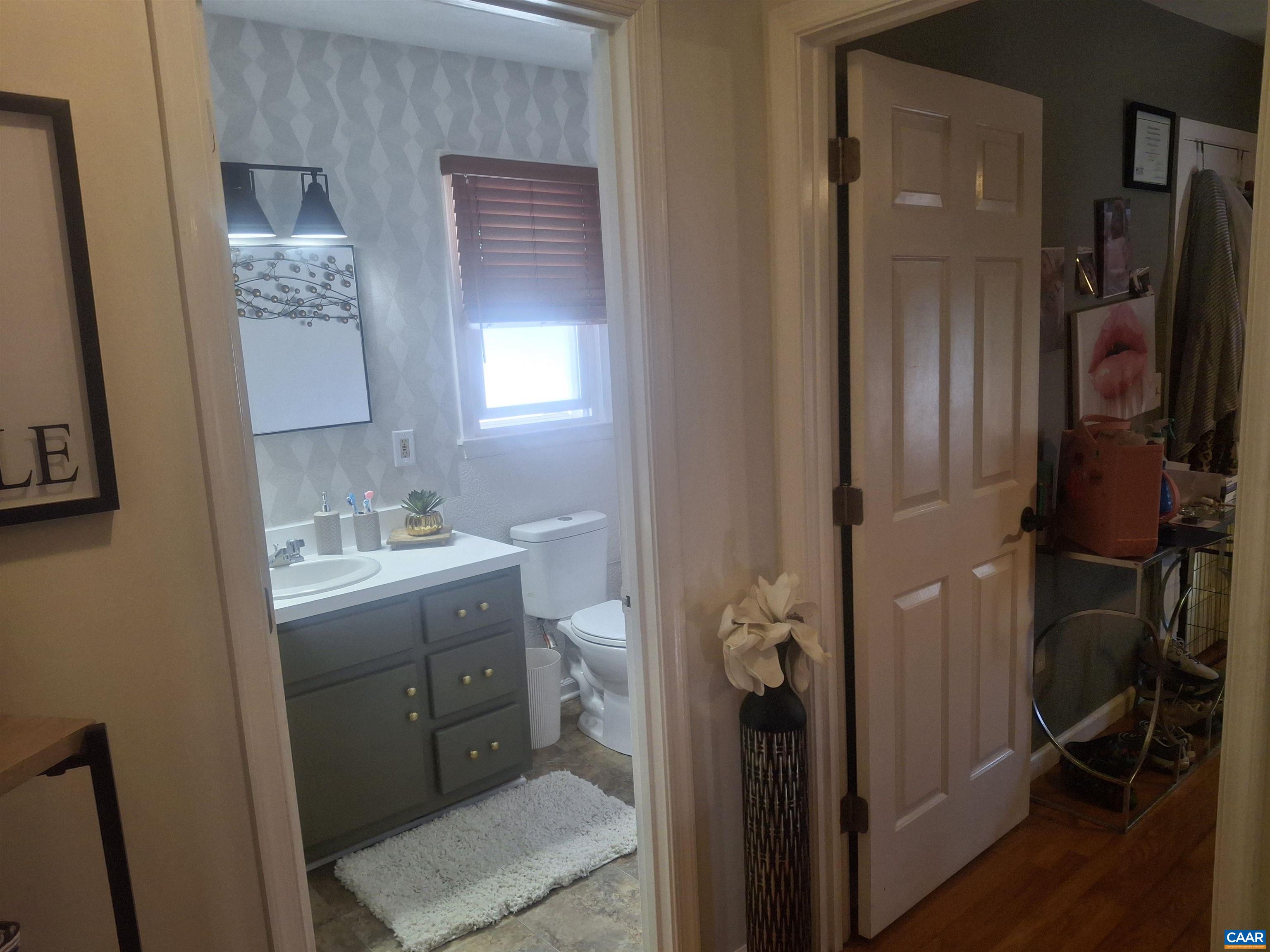 642 N DELPHINE AVE, WAYNESBORO, Virginia 22980, 4 Bedrooms Bedrooms, ,2 BathroomsBathrooms,Residential,642 N DELPHINE AVE,674188 MLS # 674188