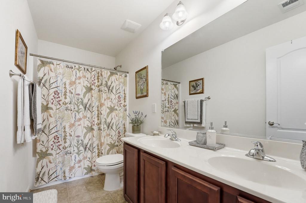 10272 QUARTZ AVE, CULPEPER, Virginia 22701, 5 Bedrooms Bedrooms, ,4 BathroomsBathrooms,Residential,10272 QUARTZ AVE,VACU2012754 MLS # VACU2012754