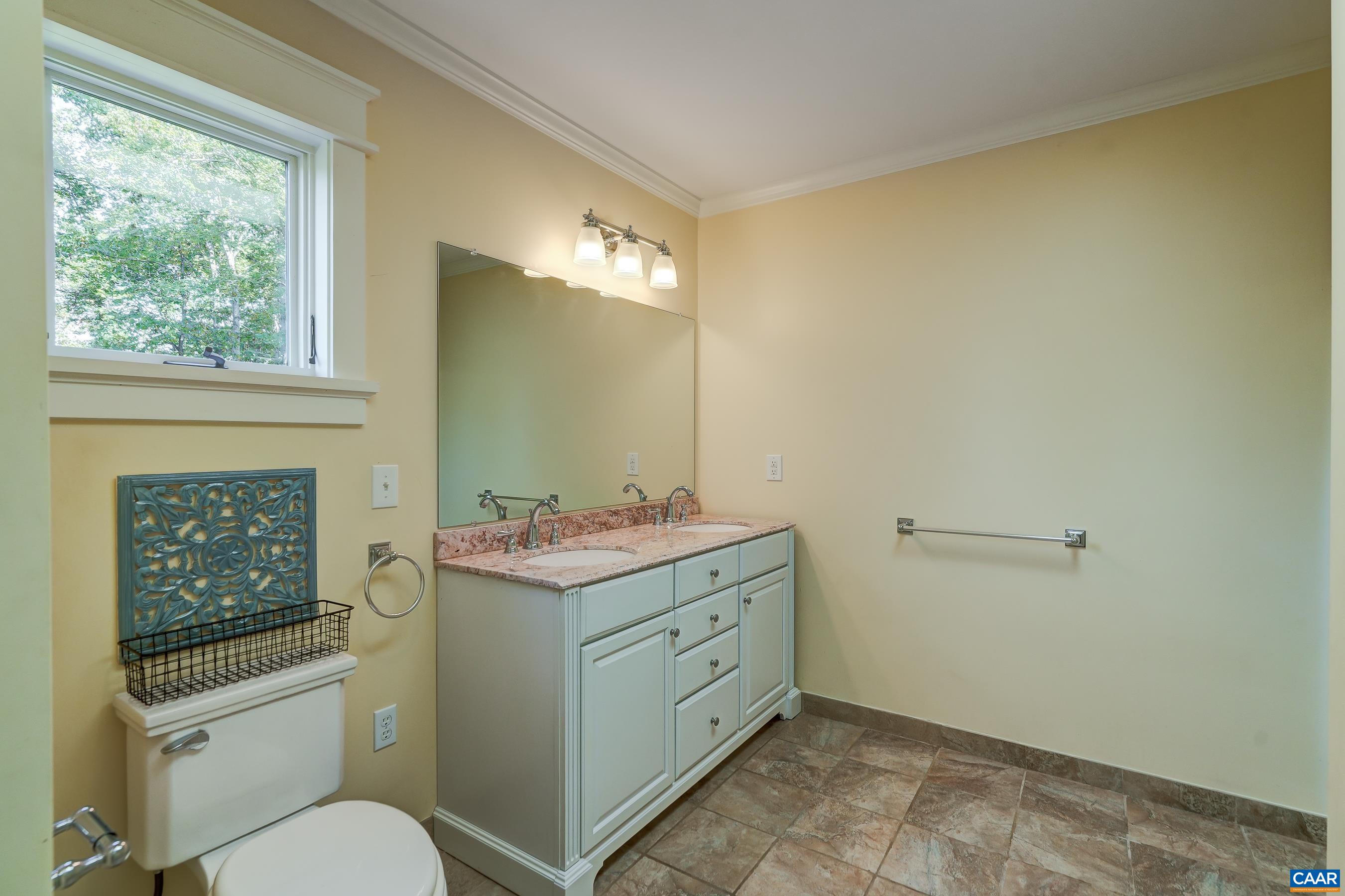 Spacious ensuite bathroom.