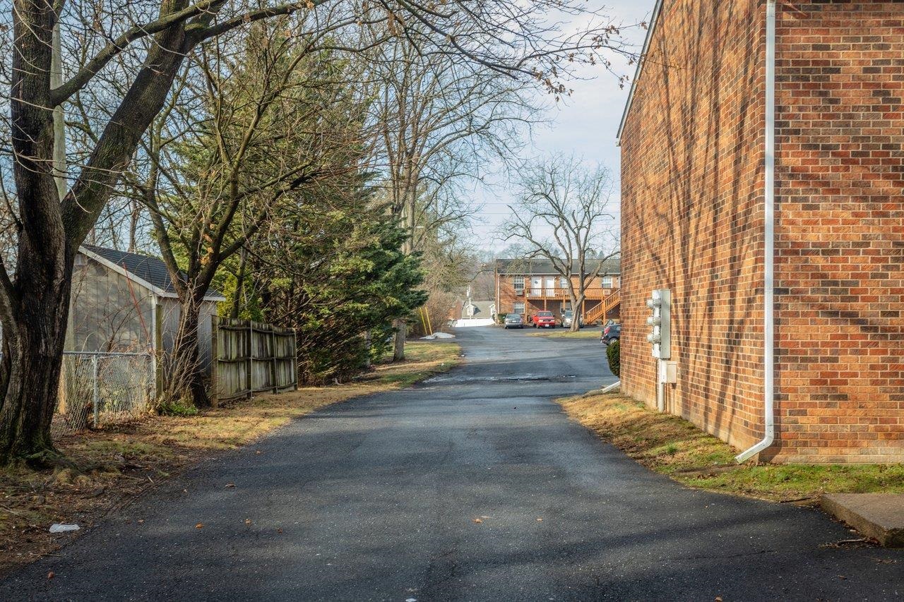 990, 992, 994 CHICAGO AVE, HARRISONBURG, Virginia 22802, ,Commercial,990, 992, 994 CHICAGO AVE,674218 MLS # 674218