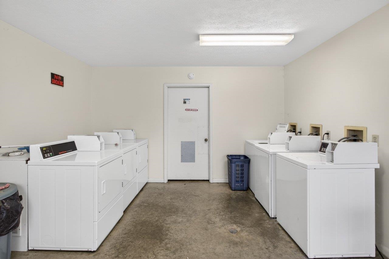 990, 992, 994 CHICAGO AVE, HARRISONBURG, Virginia 22802, ,Commercial,990, 992, 994 CHICAGO AVE,674218 MLS # 674218