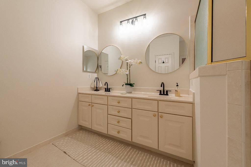 158 N VIEW CIR, WARRENTON, Virginia 20186, 4 Bedrooms Bedrooms, ,3 BathroomsBathrooms,Residential,158 N VIEW CIR,VAFQ2020460 MLS # VAFQ2020460