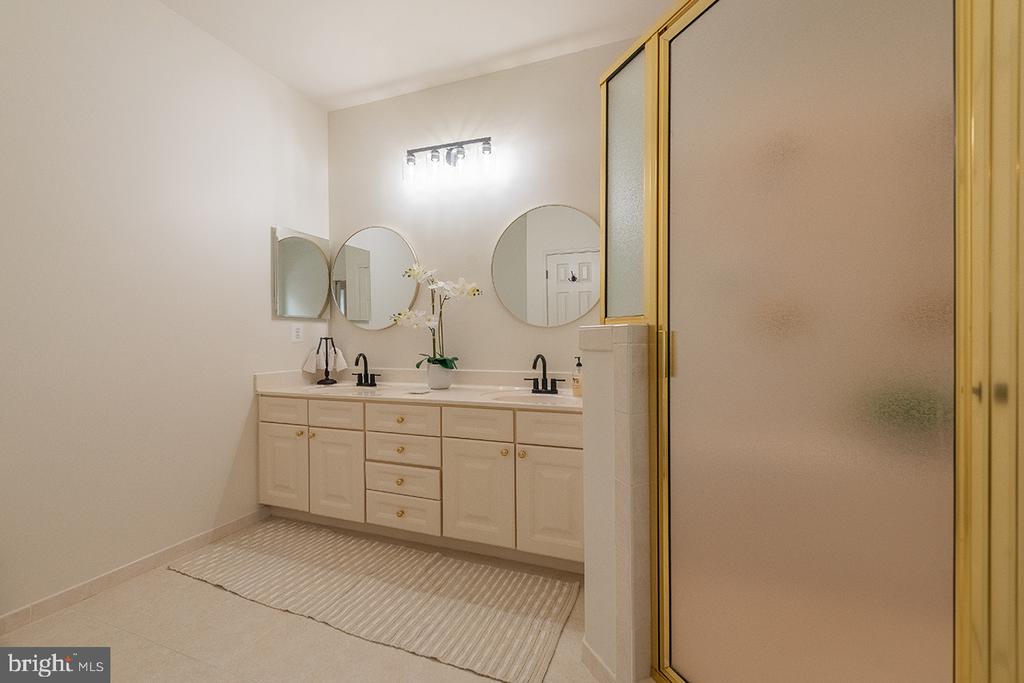 158 N VIEW CIR, WARRENTON, Virginia 20186, 4 Bedrooms Bedrooms, ,3 BathroomsBathrooms,Residential,158 N VIEW CIR,VAFQ2020460 MLS # VAFQ2020460