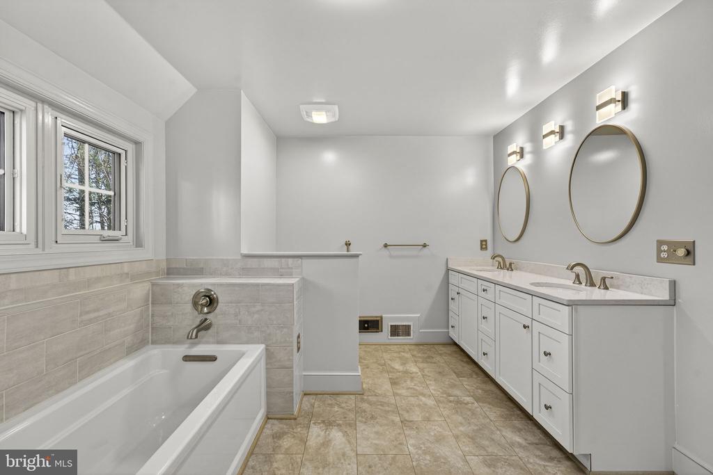 5835 HUNTON WOOD DR, BROAD RUN, Virginia, 3 Bedrooms Bedrooms, ,3 BathroomsBathrooms,Residential,5835 HUNTON WOOD DR,VAFQ2020832 MLS # VAFQ2020832