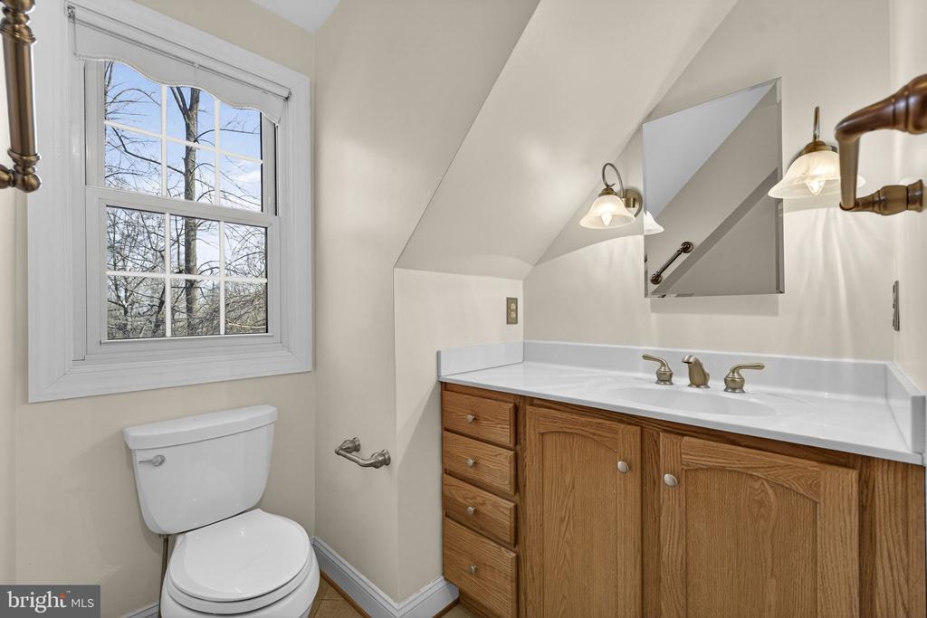 5835 HUNTON WOOD DR, BROAD RUN, Virginia, 3 Bedrooms Bedrooms, ,3 BathroomsBathrooms,Residential,5835 HUNTON WOOD DR,VAFQ2020832 MLS # VAFQ2020832