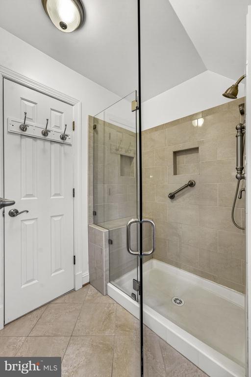 5835 HUNTON WOOD DR, BROAD RUN, Virginia, 3 Bedrooms Bedrooms, ,3 BathroomsBathrooms,Residential,5835 HUNTON WOOD DR,VAFQ2020832 MLS # VAFQ2020832