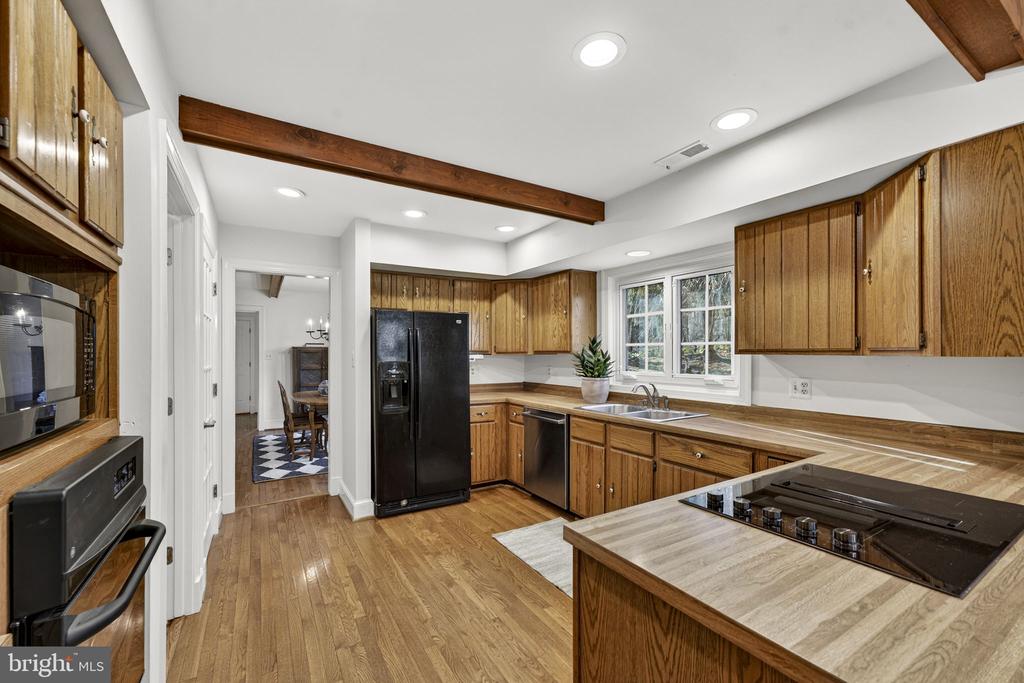 5835 HUNTON WOOD DR, BROAD RUN, Virginia, 3 Bedrooms Bedrooms, ,3 BathroomsBathrooms,Residential,5835 HUNTON WOOD DR,VAFQ2020832 MLS # VAFQ2020832