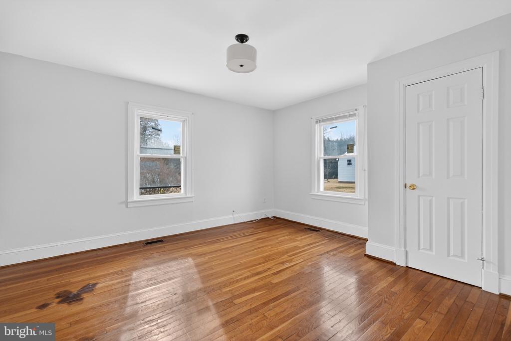 101 LYDE AVE, LOUISA, Virginia 23093, 5 Bedrooms Bedrooms, ,1 BathroomBathrooms,Residential,101 LYDE AVE,VALA2009438 MLS # VALA2009438