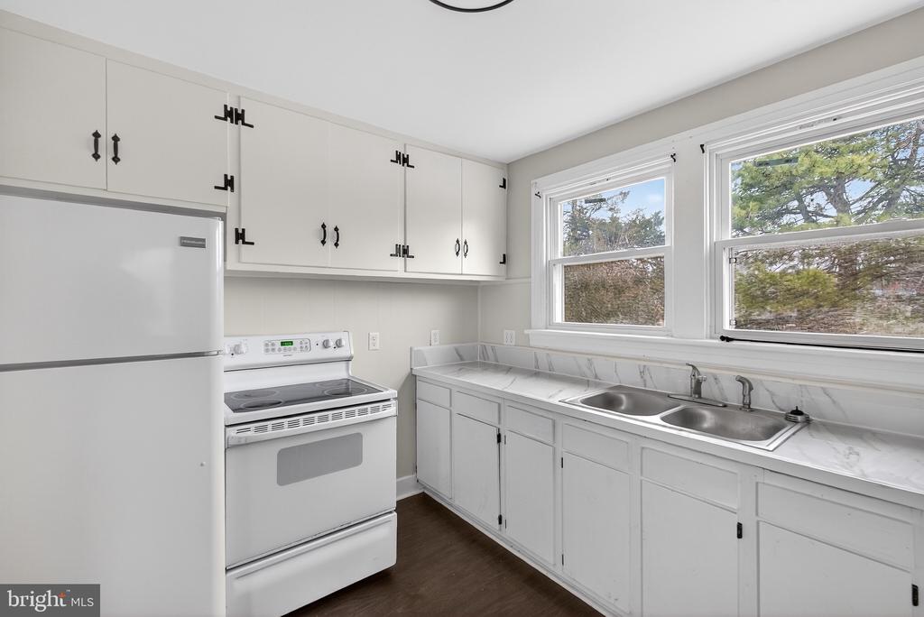 101 LYDE AVE, LOUISA, Virginia 23093, 5 Bedrooms Bedrooms, ,1 BathroomBathrooms,Residential,101 LYDE AVE,VALA2009438 MLS # VALA2009438