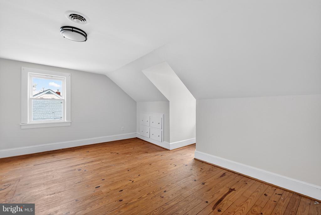 101 LYDE AVE, LOUISA, Virginia 23093, 5 Bedrooms Bedrooms, ,1 BathroomBathrooms,Residential,101 LYDE AVE,VALA2009438 MLS # VALA2009438