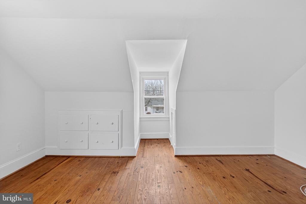 101 LYDE AVE, LOUISA, Virginia 23093, 5 Bedrooms Bedrooms, ,1 BathroomBathrooms,Residential,101 LYDE AVE,VALA2009438 MLS # VALA2009438