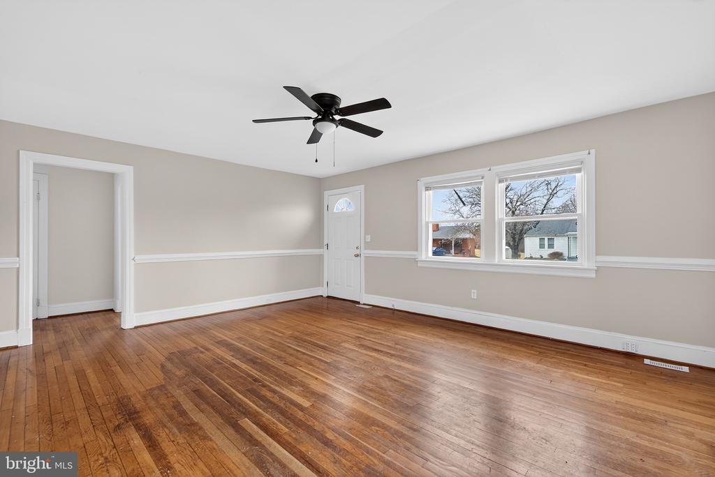 101 LYDE AVE, LOUISA, Virginia 23093, 5 Bedrooms Bedrooms, ,1 BathroomBathrooms,Residential,101 LYDE AVE,VALA2009438 MLS # VALA2009438