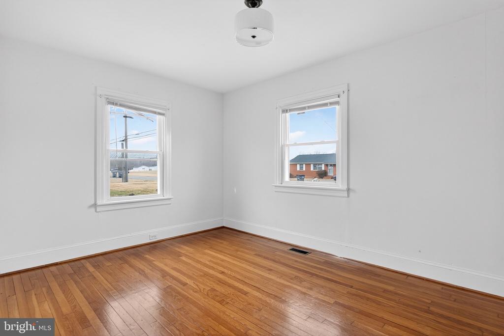 101 LYDE AVE, LOUISA, Virginia 23093, 5 Bedrooms Bedrooms, ,1 BathroomBathrooms,Residential,101 LYDE AVE,VALA2009438 MLS # VALA2009438