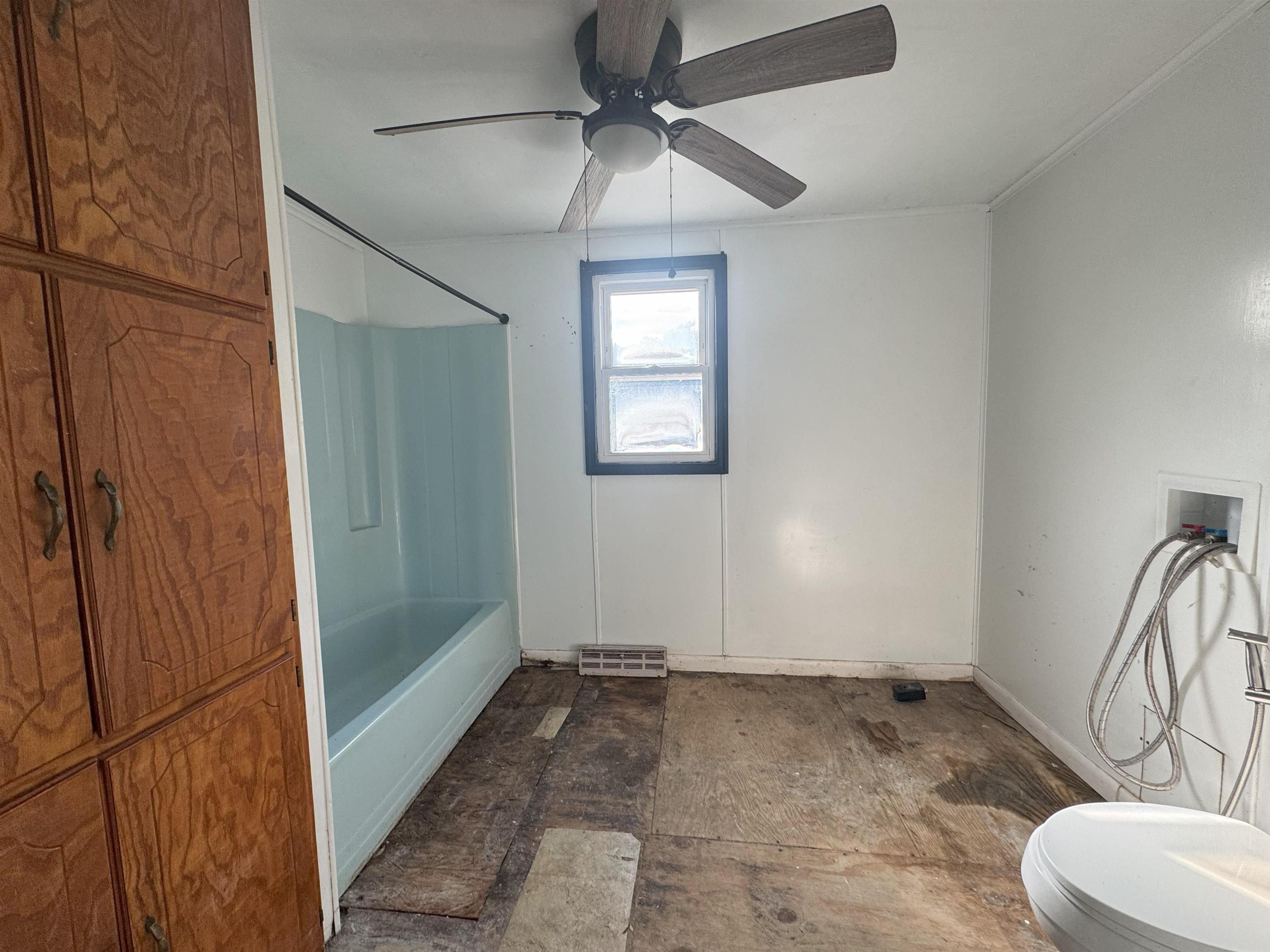 151 E CRAIG ST, CRAIGSVILLE, Virginia 24430, 3 Bedrooms Bedrooms, ,1 BathroomBathrooms,Residential,151 E CRAIG ST,668784 MLS # 668784