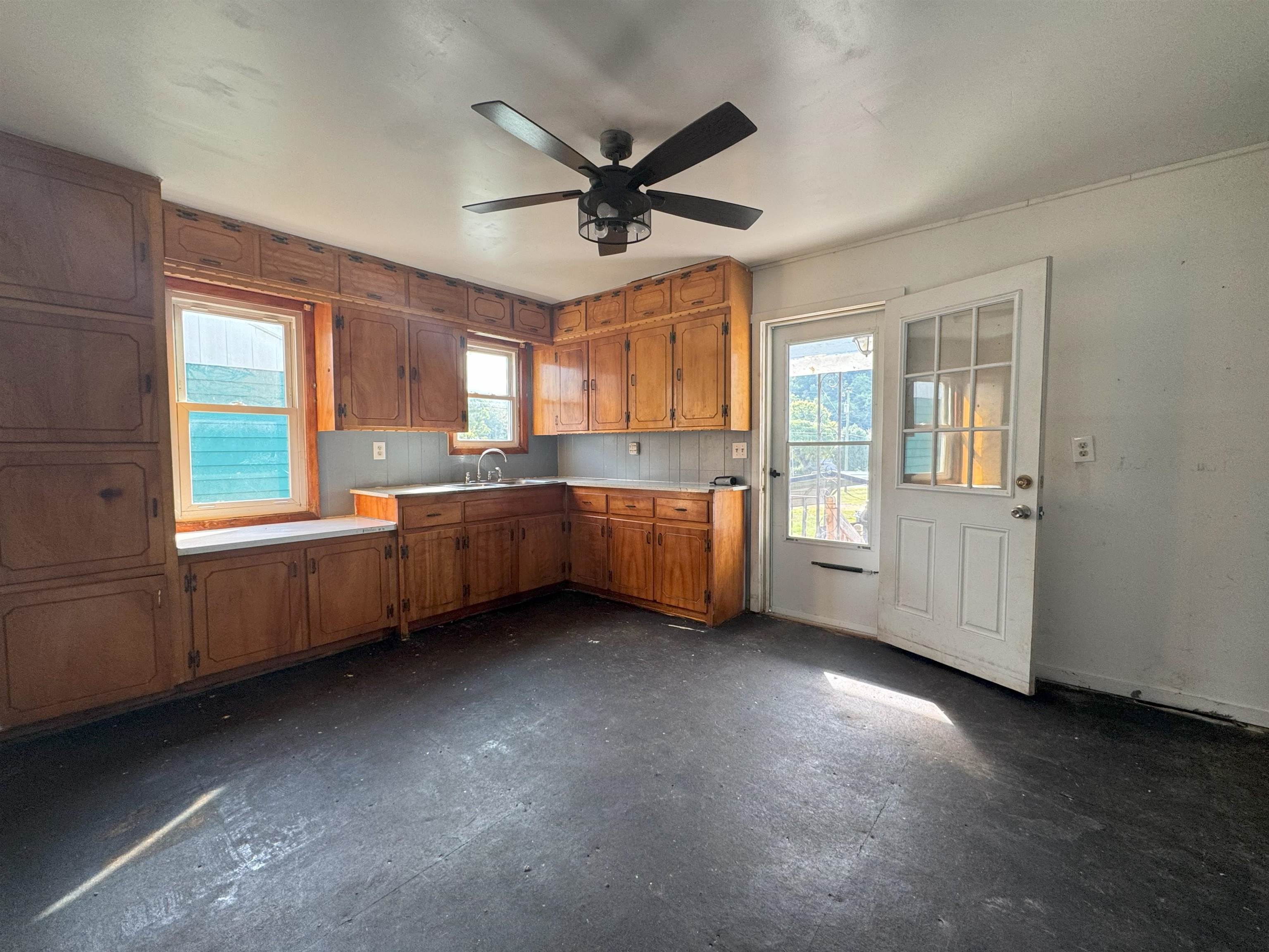 151 E CRAIG ST, CRAIGSVILLE, Virginia 24430, 3 Bedrooms Bedrooms, ,1 BathroomBathrooms,Residential,151 E CRAIG ST,668784 MLS # 668784