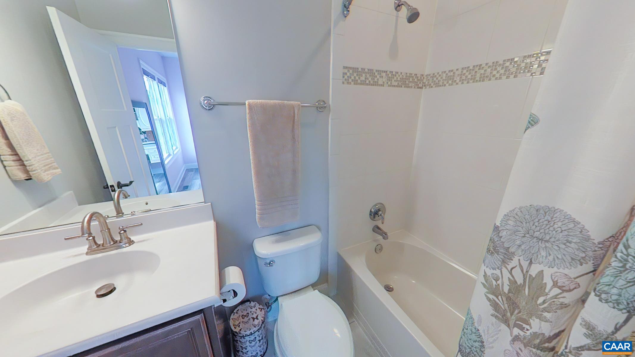 Private bathroom in bedroom 2