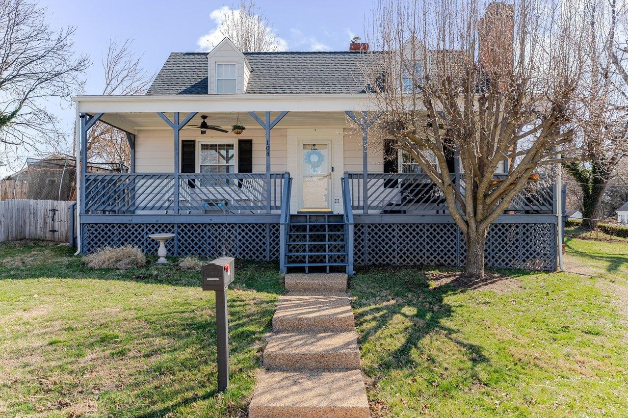 104 JACKSON AVE, ELKTON, Virginia 22827, 4 Bedrooms Bedrooms, ,1 BathroomBathrooms,Residential,104 JACKSON AVE,674228 MLS # 674228