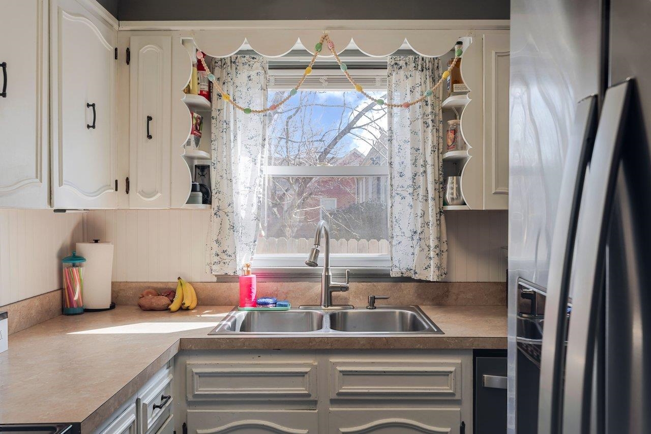 104 JACKSON AVE, ELKTON, Virginia 22827, 4 Bedrooms Bedrooms, ,1 BathroomBathrooms,Residential,104 JACKSON AVE,674228 MLS # 674228