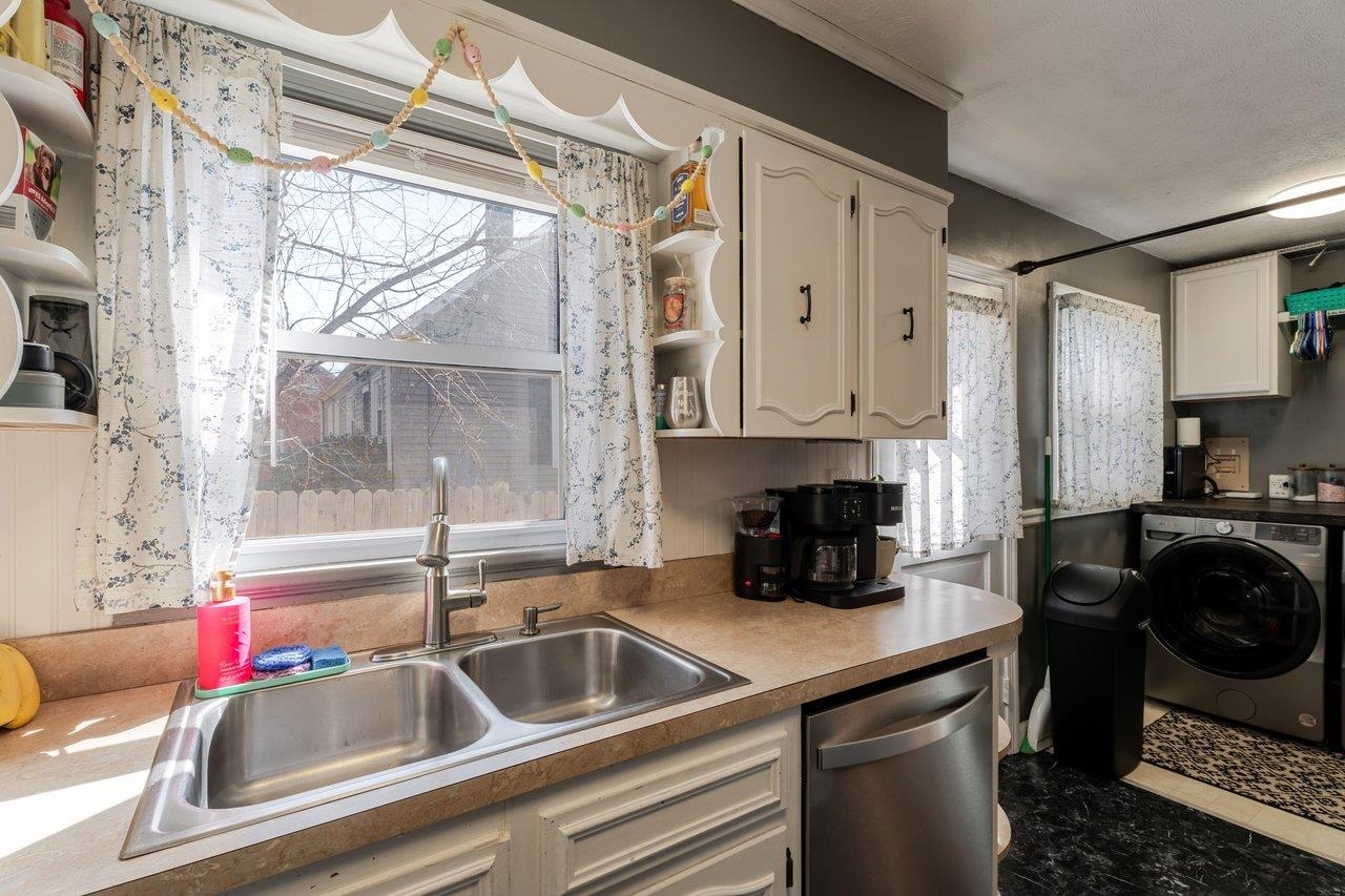 104 JACKSON AVE, ELKTON, Virginia 22827, 4 Bedrooms Bedrooms, ,1 BathroomBathrooms,Residential,104 JACKSON AVE,674228 MLS # 674228