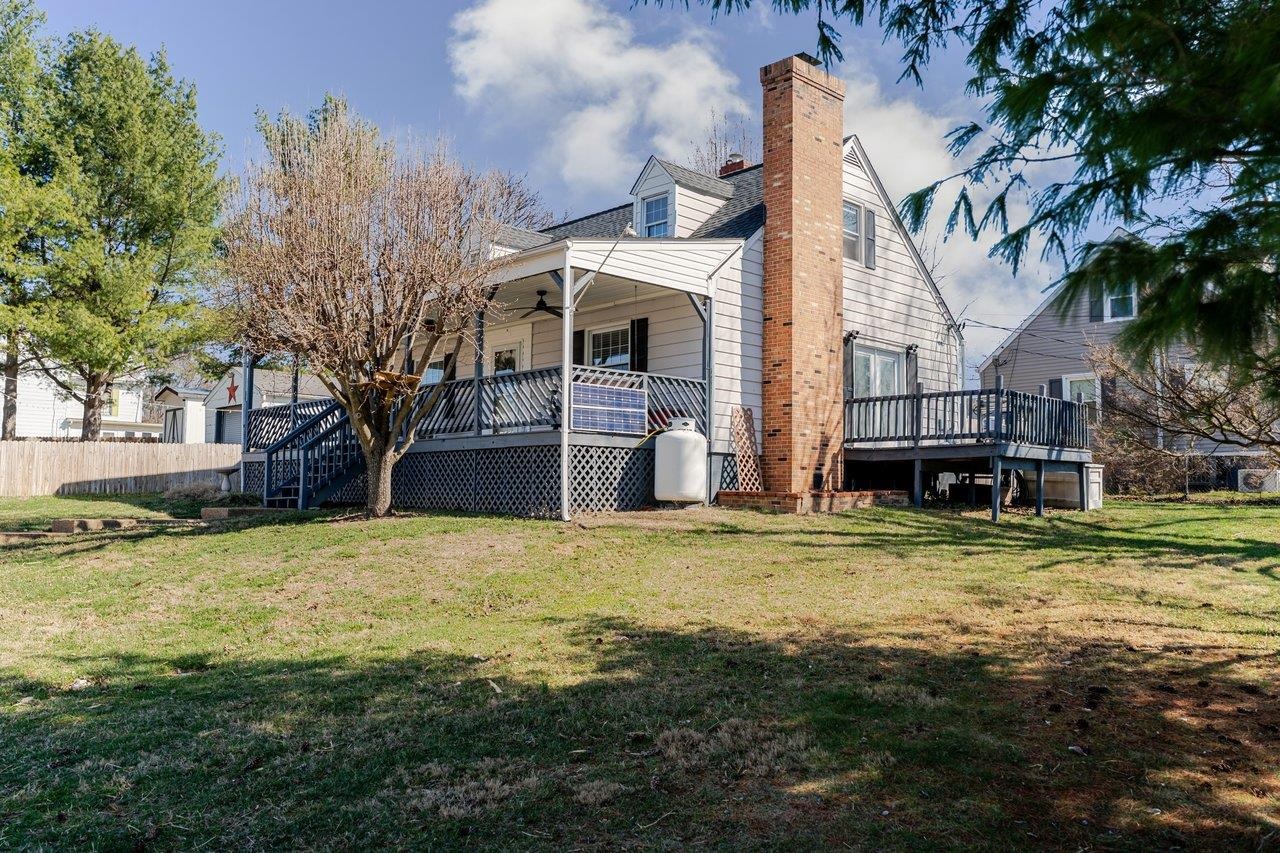 104 JACKSON AVE, ELKTON, Virginia 22827, 4 Bedrooms Bedrooms, ,1 BathroomBathrooms,Residential,104 JACKSON AVE,674228 MLS # 674228