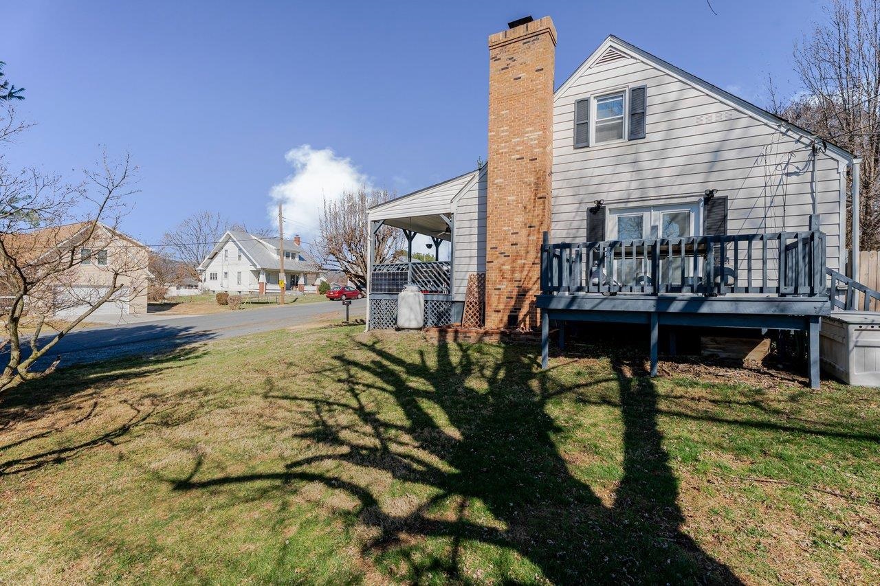 104 JACKSON AVE, ELKTON, Virginia 22827, 4 Bedrooms Bedrooms, ,1 BathroomBathrooms,Residential,104 JACKSON AVE,674228 MLS # 674228