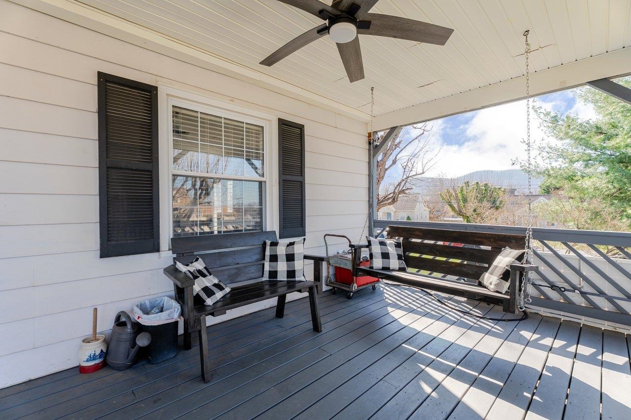 104 JACKSON AVE, ELKTON, Virginia 22827, 4 Bedrooms Bedrooms, ,1 BathroomBathrooms,Residential,104 JACKSON AVE,674228 MLS # 674228