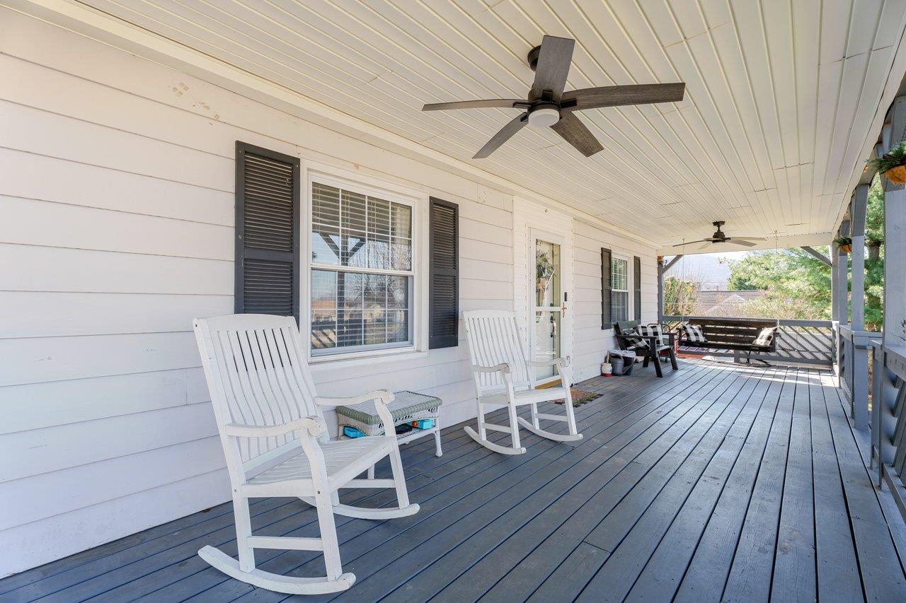 104 JACKSON AVE, ELKTON, Virginia 22827, 4 Bedrooms Bedrooms, ,1 BathroomBathrooms,Residential,104 JACKSON AVE,674228 MLS # 674228