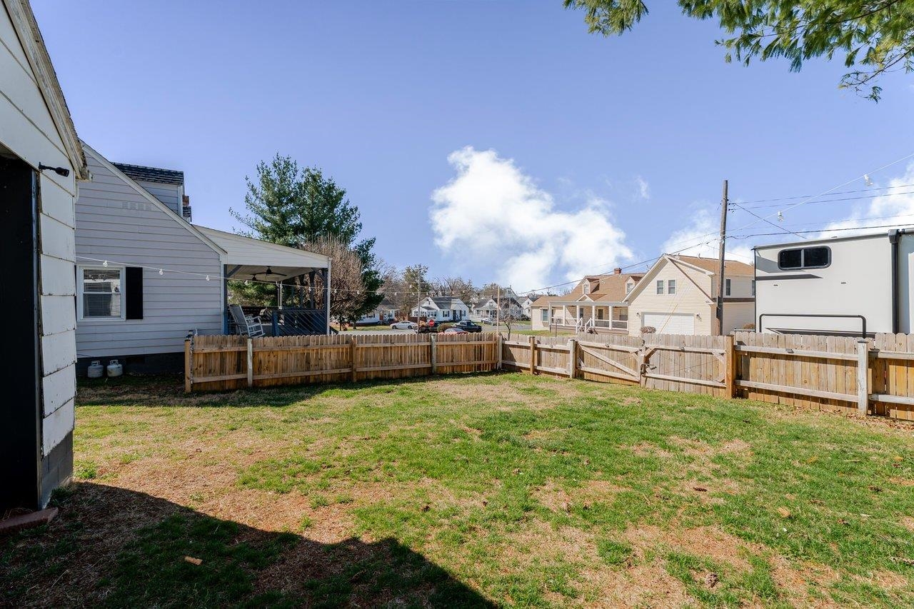 104 JACKSON AVE, ELKTON, Virginia 22827, 4 Bedrooms Bedrooms, ,1 BathroomBathrooms,Residential,104 JACKSON AVE,674228 MLS # 674228