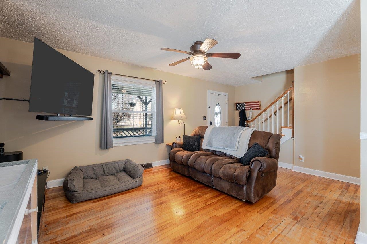 104 JACKSON AVE, ELKTON, Virginia 22827, 4 Bedrooms Bedrooms, ,1 BathroomBathrooms,Residential,104 JACKSON AVE,674228 MLS # 674228