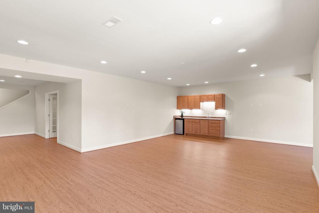 8301 LUCY AVE, WARRENTON, Virginia, 4 Bedrooms Bedrooms, ,4 BathroomsBathrooms,Residential,8301 LUCY AVE,VAFQ2020560 MLS # VAFQ2020560