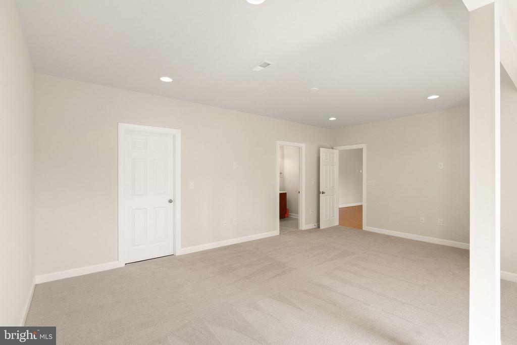 8301 LUCY AVE, WARRENTON, Virginia, 4 Bedrooms Bedrooms, ,4 BathroomsBathrooms,Residential,8301 LUCY AVE,VAFQ2020560 MLS # VAFQ2020560