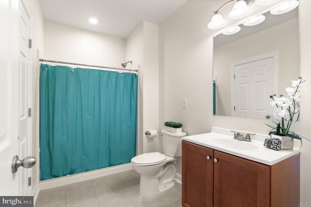 8301 LUCY AVE, WARRENTON, Virginia, 4 Bedrooms Bedrooms, ,4 BathroomsBathrooms,Residential,8301 LUCY AVE,VAFQ2020560 MLS # VAFQ2020560